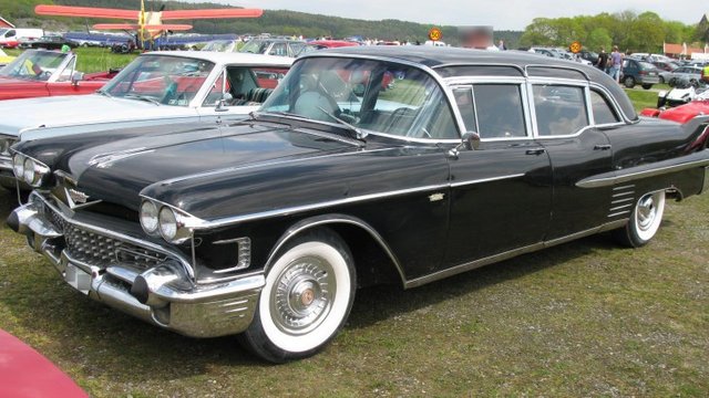 1958_Cadillac_Series_75_fl-primary.jpg