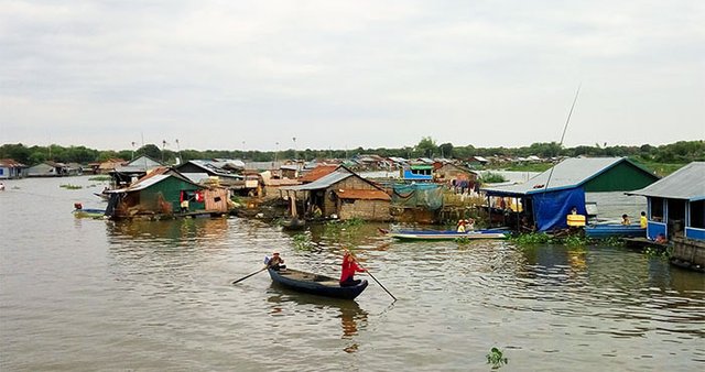 Tonle Sap - Daily Life 2 700x370.jpg