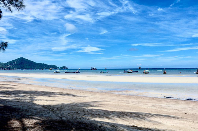 Sairee Beach, Koh Tao copy 2.png