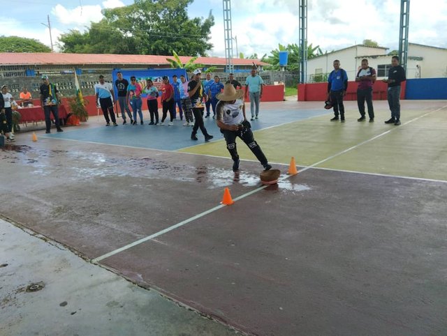 9ebf7a12-5e2d-4932-99cc-9880ae3341ee.jpg