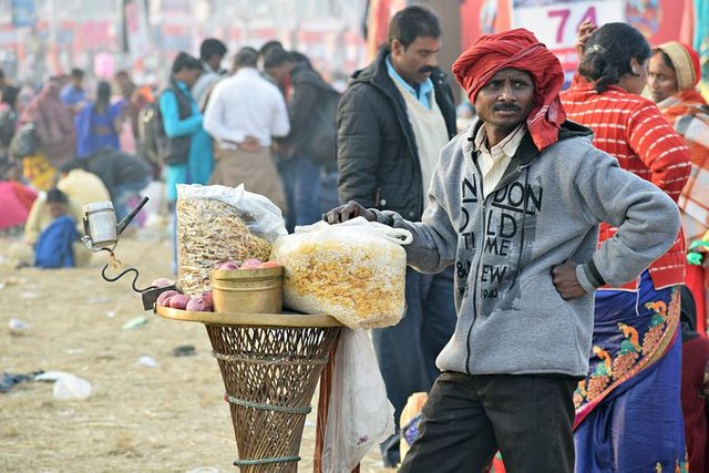 street-hawker-5053429__480.jpg