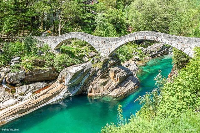 Double-arch-stone-bridge-Ponte-dei-Salti-Lavertezzo-Verzasca.jpg