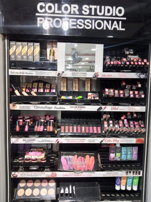 Lip Gloss.jpeg