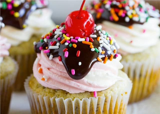 Banana-Split-Cupcakes.png