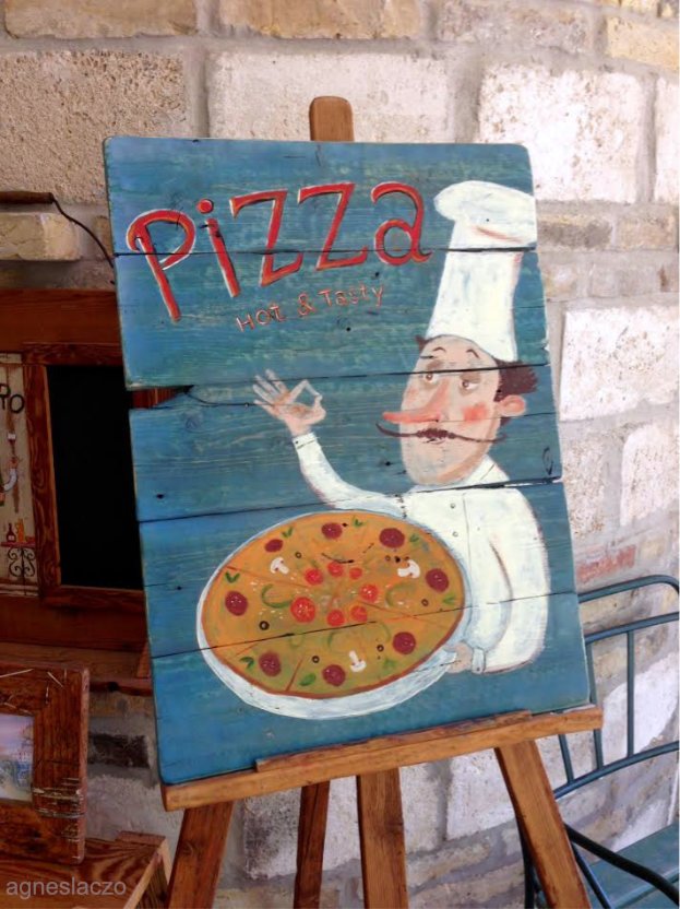 agnes laczo laczo agnes rusztikus festett fa muvesz szakacs grafikus illusztrator pizza dekoracio rustic hand painted restaurant design etterem pizzeria reklam otthon lakberendezes.jpg