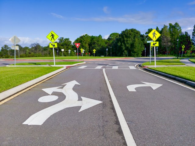 cluster-street-signs-road-markings-entrance-loop (1).jpg