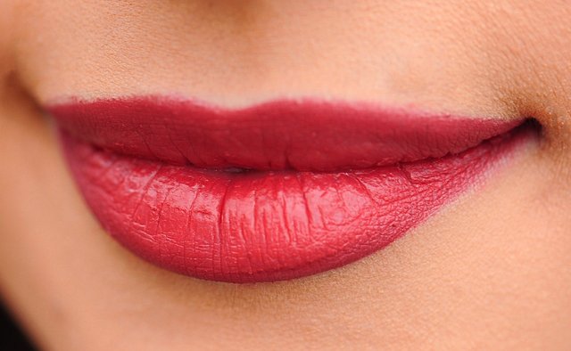 lips-1690875_1920.jpg