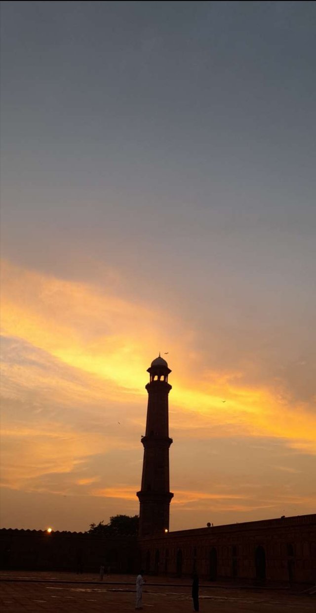 Badshahi mosque.jpg