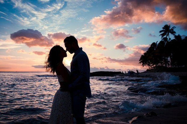sunset+silhouette+portrait+of+couples+surprise+proposal.jpg