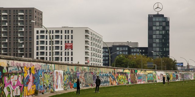 Berlin_Wall_small.jpg