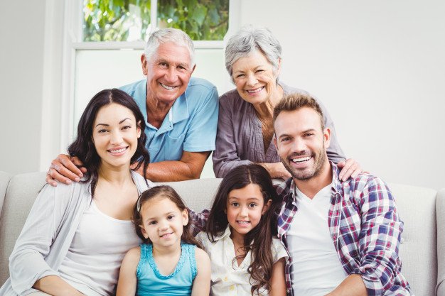 familia-feliz-abuelos_107420-22112.jpg