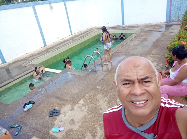 piscina familia 70.jpg