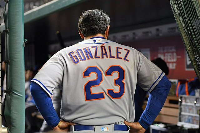 800px-Adrián_González_back_view_in_2018.jpg