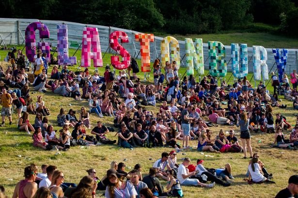 glastonbury-festival-sign.jpg