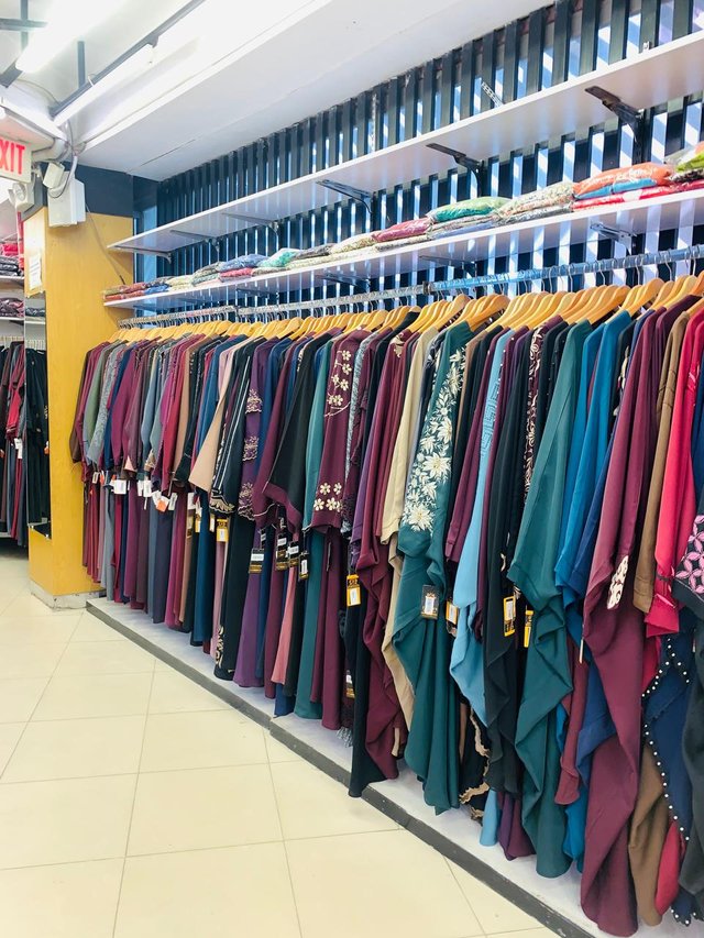 ladies abaya .jpg
