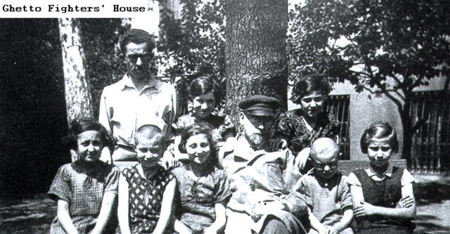 wide_korczak_and_children.jpg