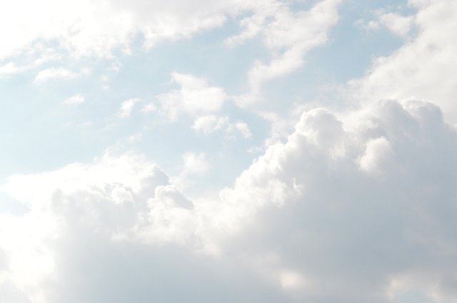 clouds-1282314_1920.jpg