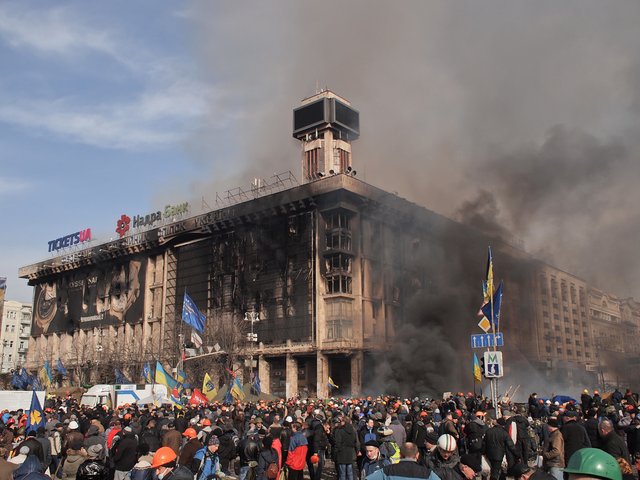 Euromaidan_in_Kiev_2014-02-19_12-06.jpg