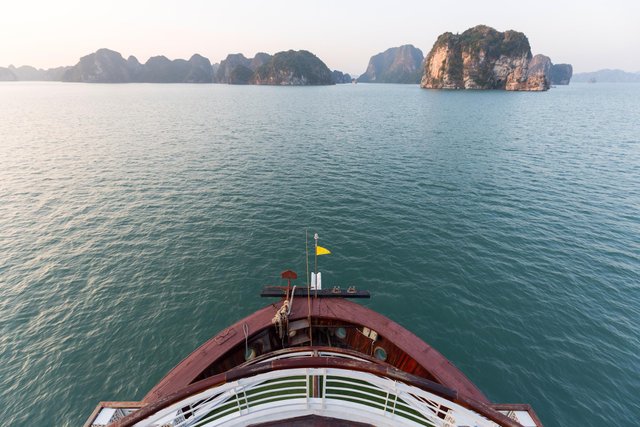 Halong Bay overview - Cruise tour.jpg