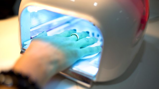 Manicure_UV_Lamp-1296x728-Header.jpg