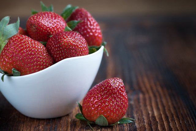strawberries-1330459_960_720.jpg