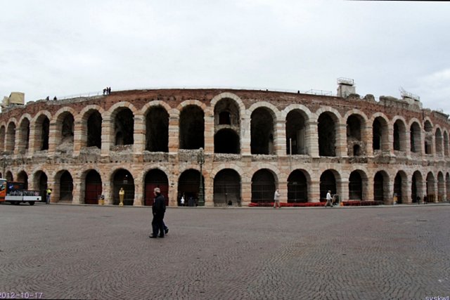 b-EU121017-170243.jpg