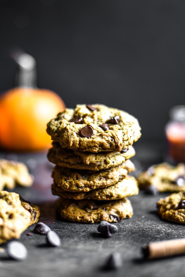 Soft Pumpkin Spice Chocolate Chip Cookies #cookies-1-2.jpg