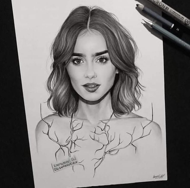 Lily Collins.jpg