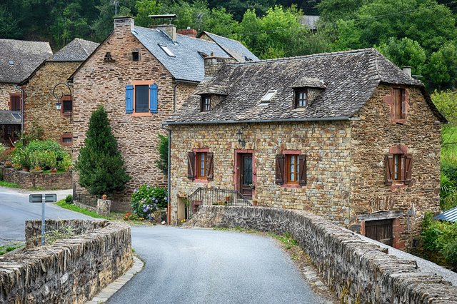 old-village-2823175_1280.jpg