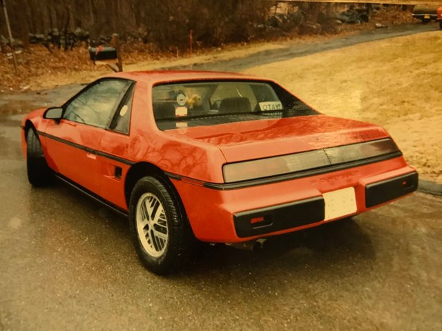 Pontiac Fiero.jpg