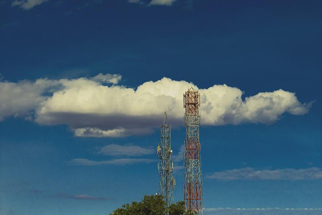 telecommunication-towers-6000558_1280.jpg