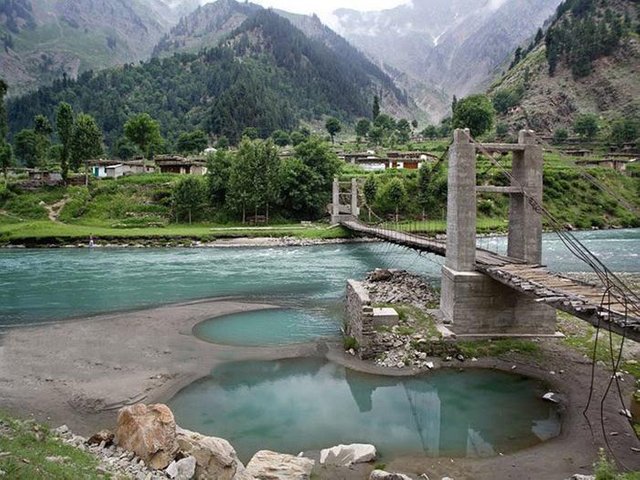 Naran_Valley_Pakistan_sxmwu.jpg