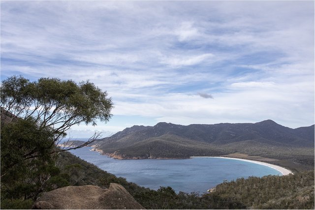 42866411110-the-wineglass-bay-tasmania (FILEminimizer).jpg