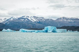 free-photo-of-ice-floating-near-the-coast.jpeg