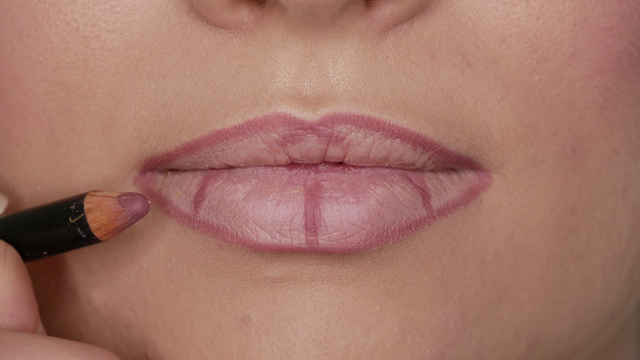 How to apply lipstick with lip liner_-lines-melissavandijkmakeuptutorials.png