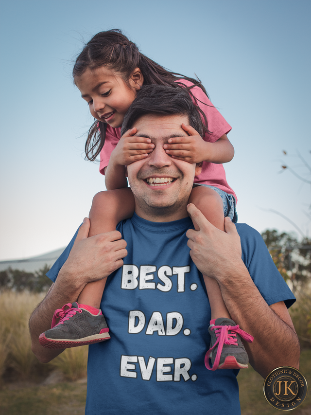 happy-dad-wearing-a-t-shirt-mockup-playing-with-his-daughter-a20202.png