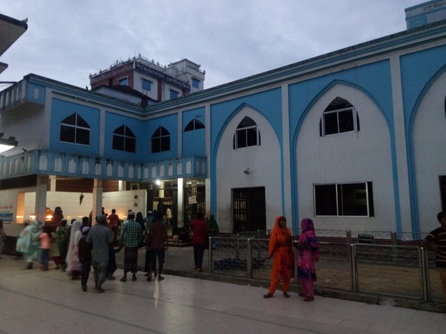 Sahajal Majar Rite Side Building.jpg