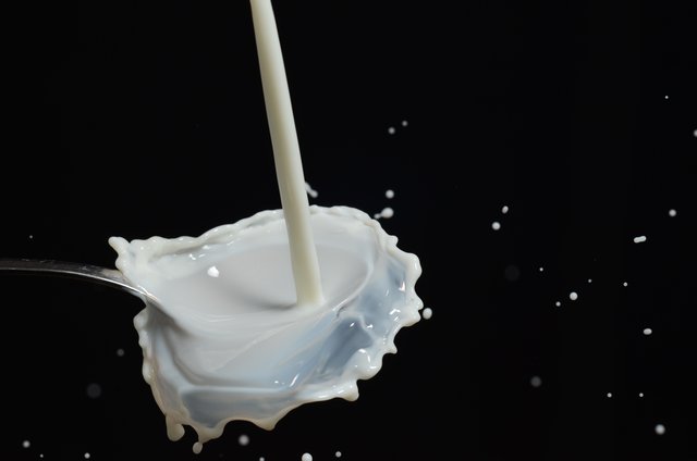 drip-milk-pour-liquid-66917.jpg