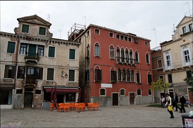 b-EU121017-214956.jpg