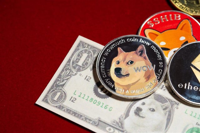 vecteezy_dogecoin-doge-bitcoin-ethereum-eth-shiba-coin-included_7295810.jpg