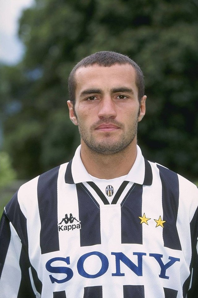 680px-Paolo_Montero_-_Juventus_FC_1996-97.jpg