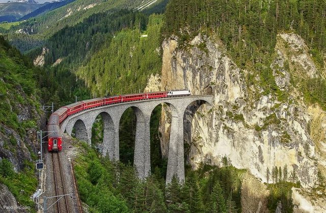 Aerial-view-of-Landwasser-Viaduct-and-Glacier-Expres.jpg