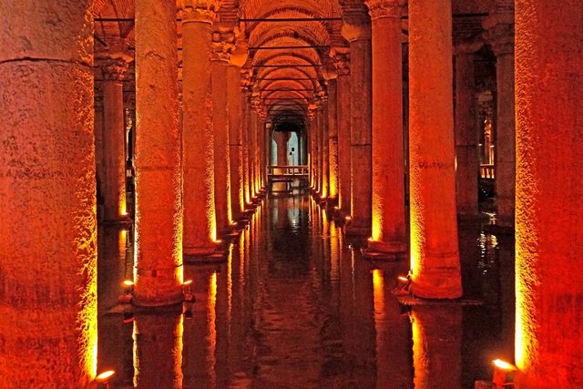 6-Basilika-Cistern-Gambar-Foto-Tempat-Wisata-Terkenal-dan-Favorit-di-Turki.jpg