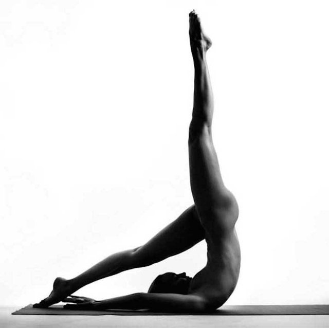 beautifulnudeyogapositions-6-900x897.jpg