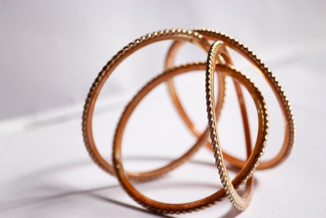 bangles-3111866_1280.jpg