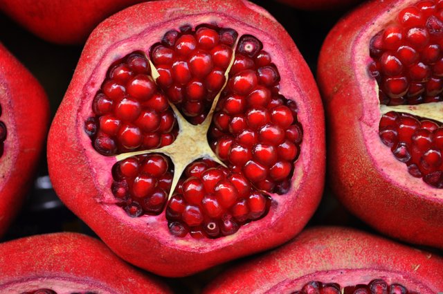 pomegranate-3383814.jpg