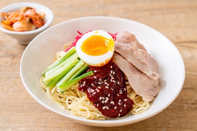 bibim-naengmyeon-korean-cold-noodles_1339-102216.jpg