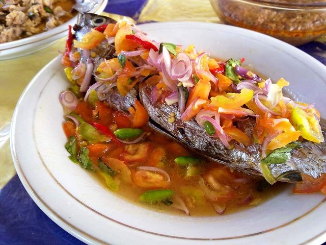 ikan-bakar-colo-colo-khas-ambon.jpg