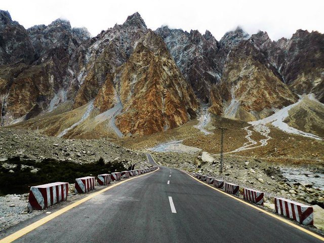 Amazing KKH and Passu Cones.jpg