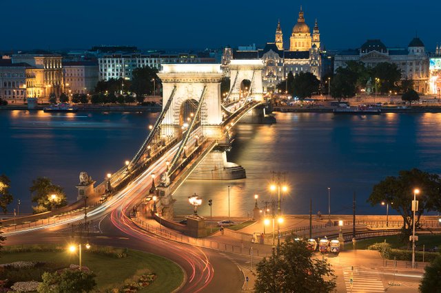 Europe-Hungary-Budapest-Szechenyi-Chain-Bridge-Castle-Hill-Funicular2.jpg